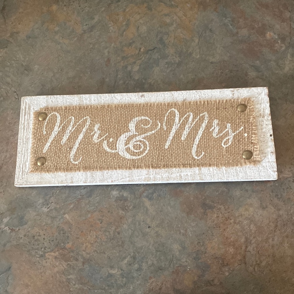 Mr. & Mrs. Sign